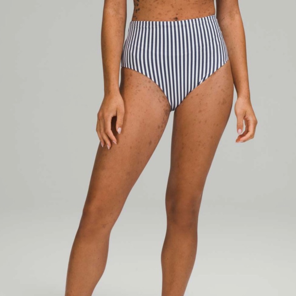 Lululemon High Waist Skimpy Bottom Seersucker NWT Size XL (Stripped White Blue)